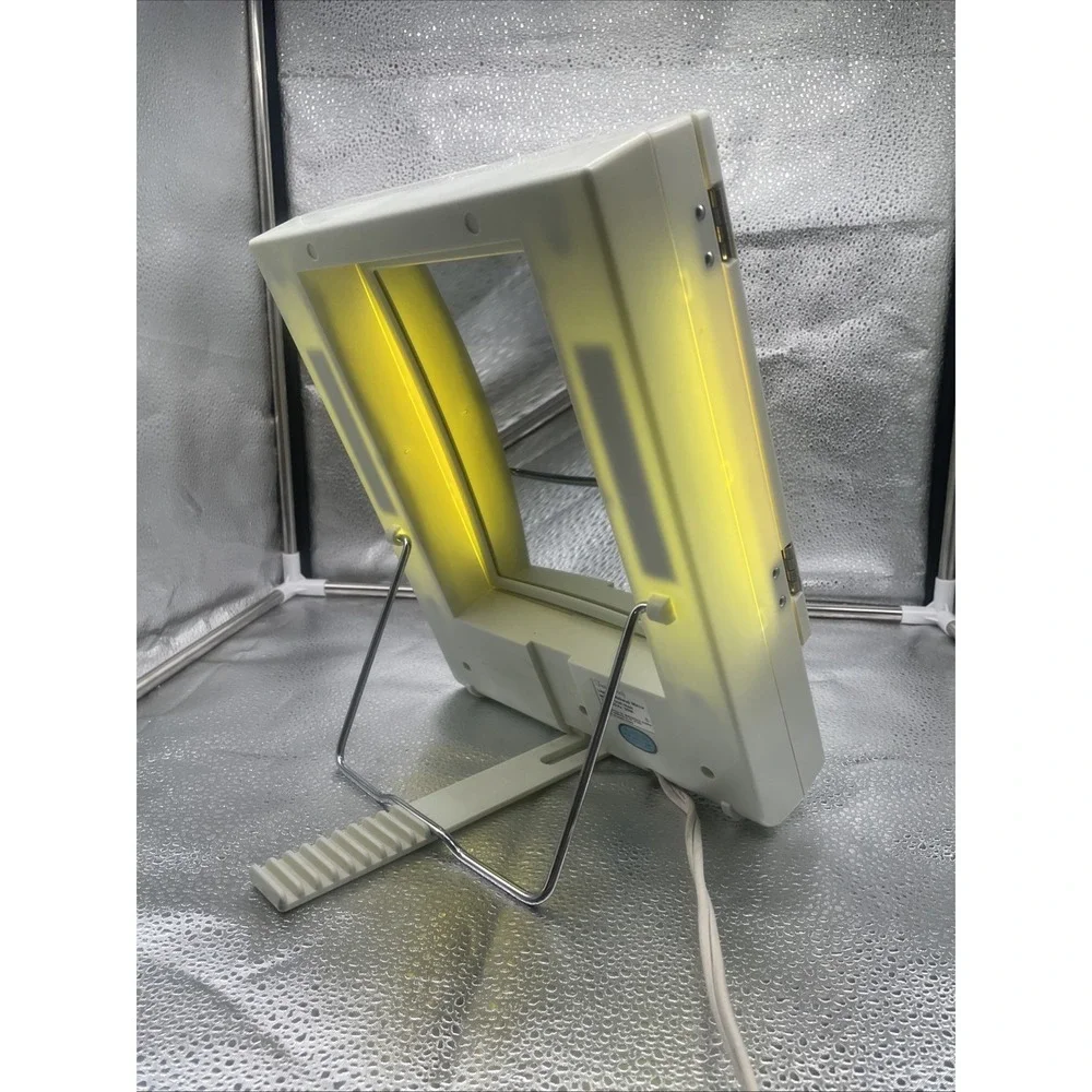 VINTAGE‎ FREE N' EASY LIGHTED TABLETOP ELECTRIC MAKEUP MIRROR MODEL 306-NAN LAMP